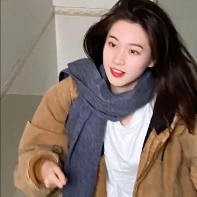 男孩在唱歌